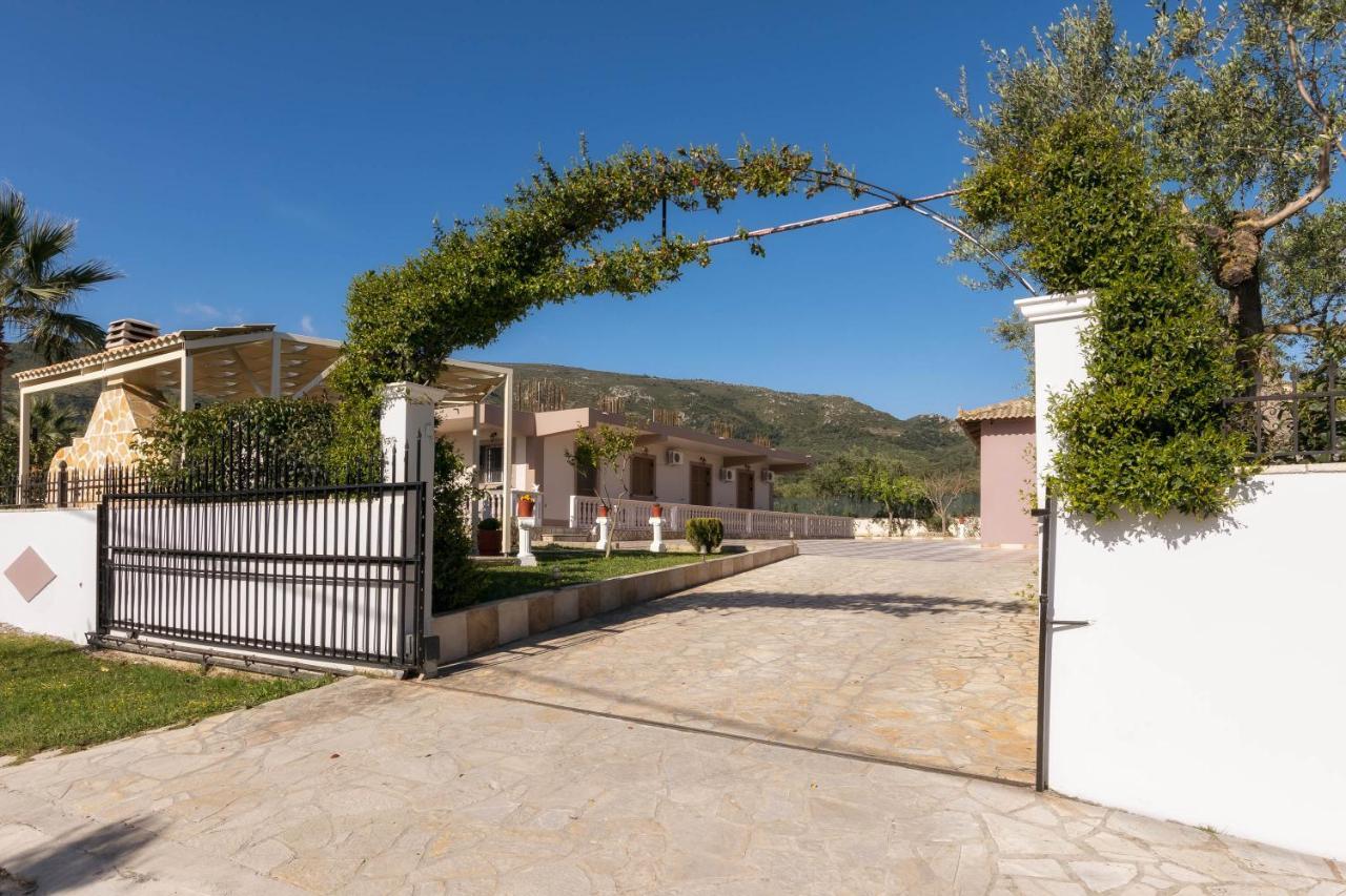 Fontana Villa Mouzakion (Zakynthos)